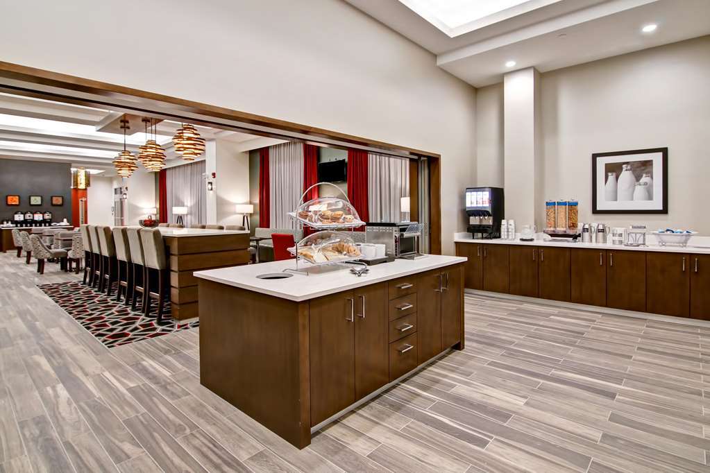 Hampton Inn & Suites By Hilton Grande Prairie Restaurant bilde